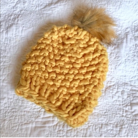 3/$30 🔥 Chunky Knit Yellow Pom Beanie - Picture 4 of 5